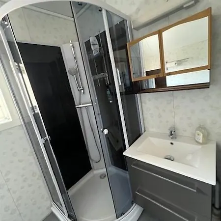 Stor Funksjonell Bolig Med Bat بيت ضيافة *