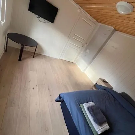 Stor Funksjonell Bolig Med Bat Kjopsvik
