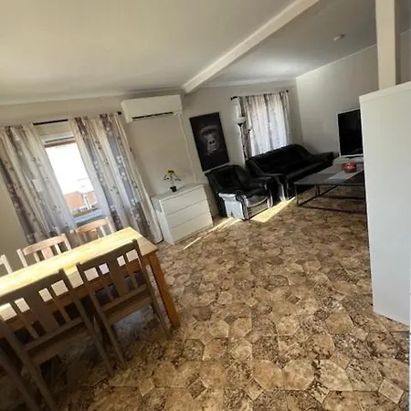 Stor Funksjonell Bolig Med Bat *