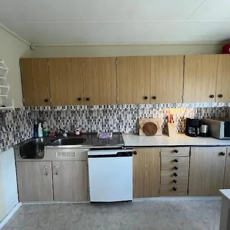 Stor Funksjonell Bolig Med Bat بيت ضيافة